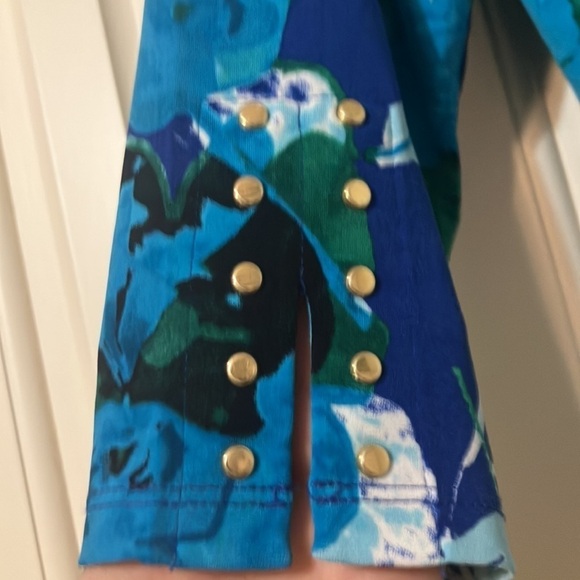 Calvin Klein Petite Small Floral 3/4 Sleeved Top With Key Hole Neckline - Picture 6 of 7